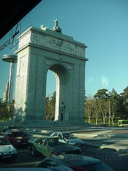 El Arco De Moncloa.jpg